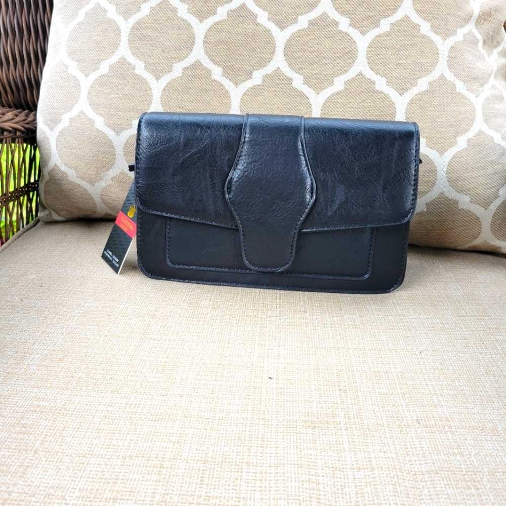Classy black crossbody bag